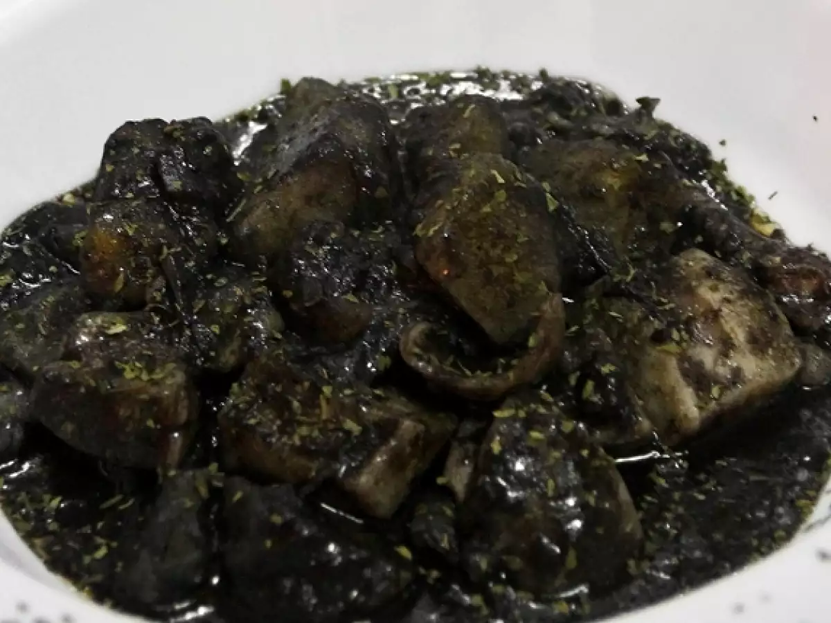 Suquet de sepia en su tinta