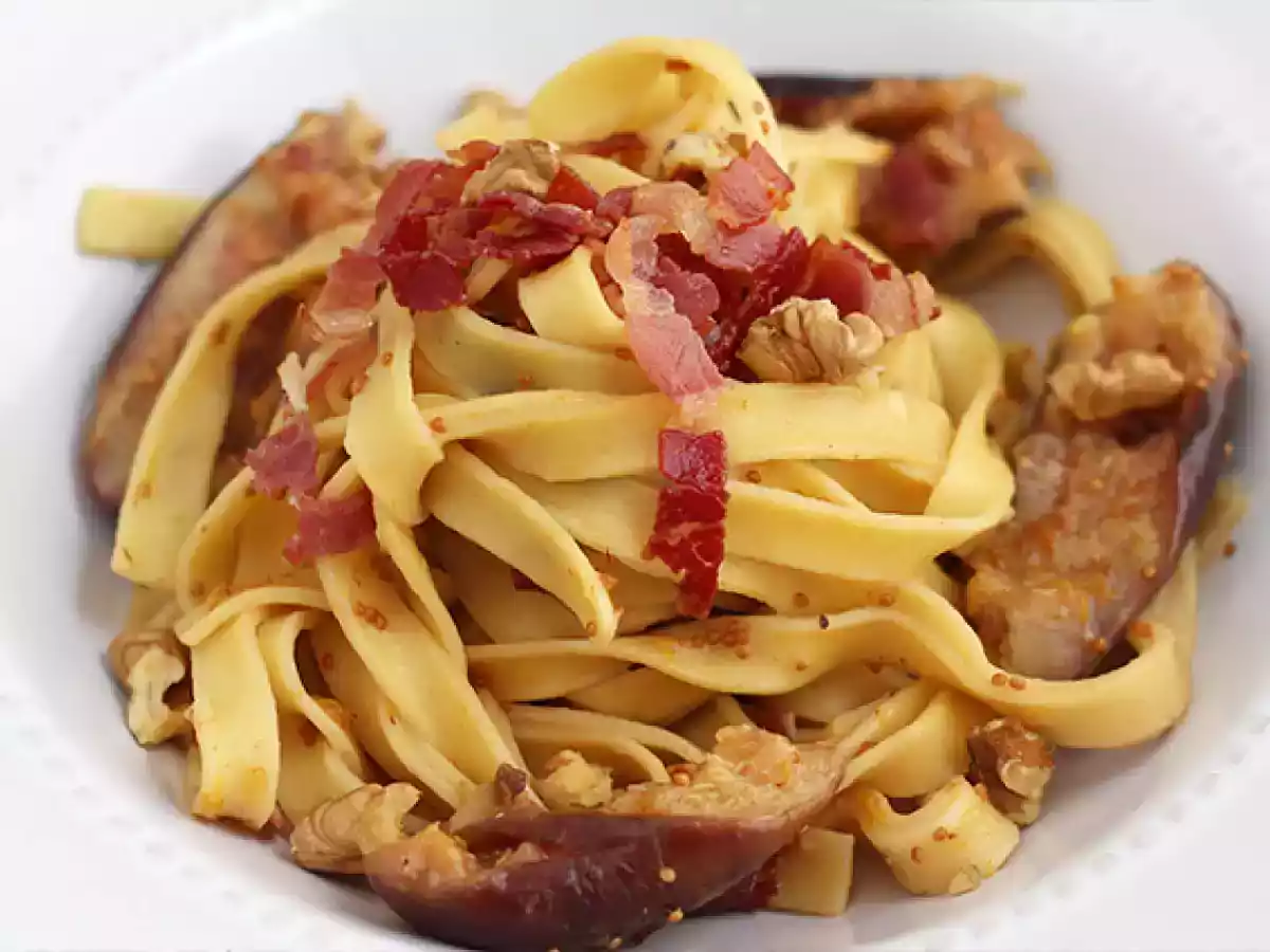 Tagliatelle con higos y bacon - foto 2