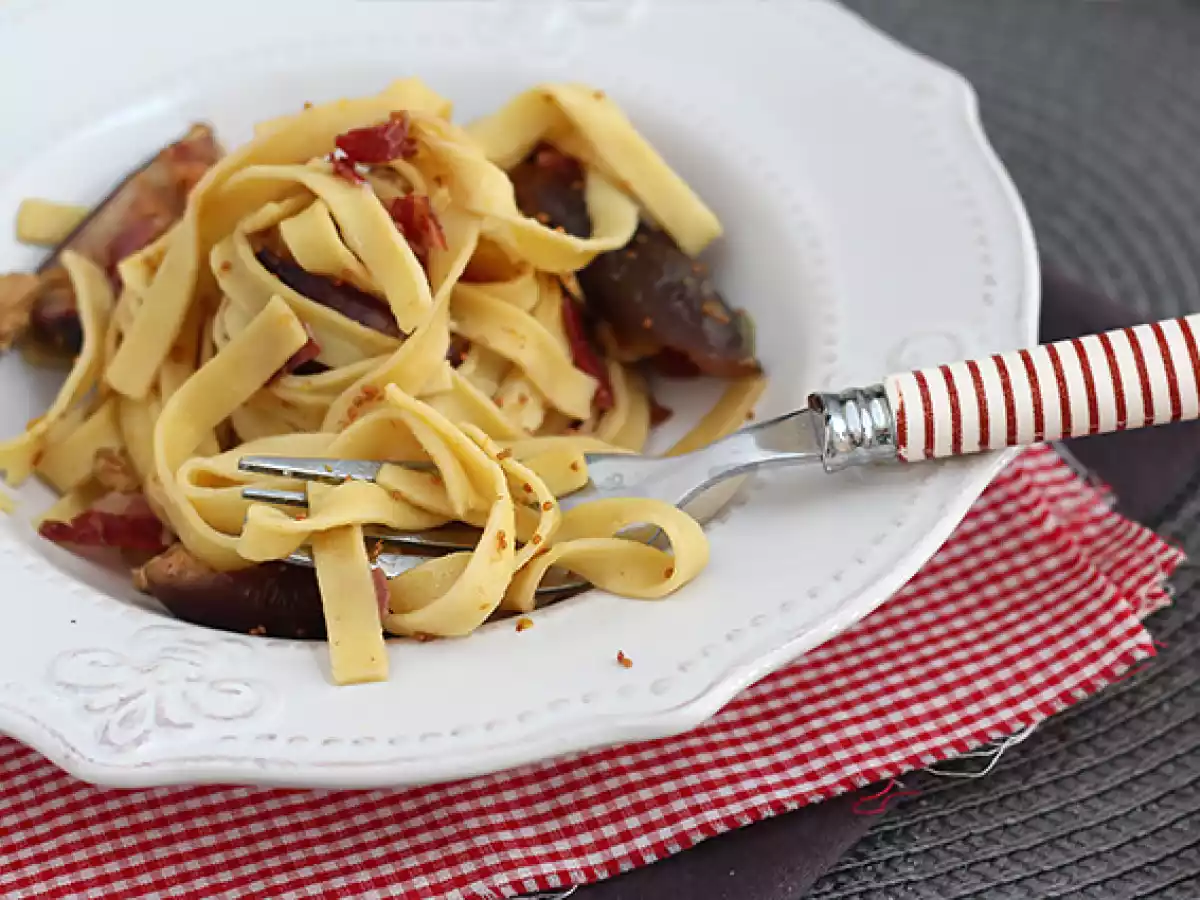 Tagliatelle con higos y bacon - foto 4