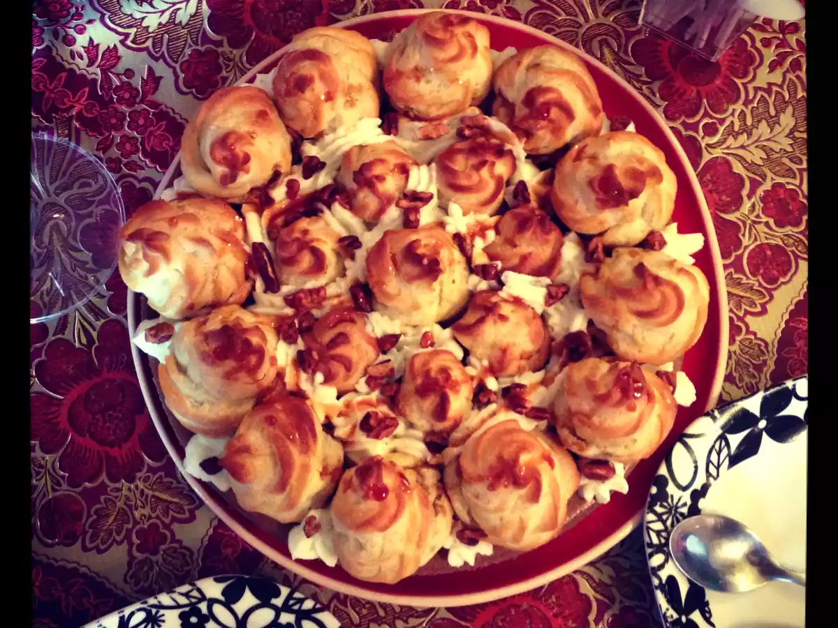 TARTA CHEESECAKE DE CAFÉ CON PROFITEROLES DE CHOCOLATE Y NATA - foto 2