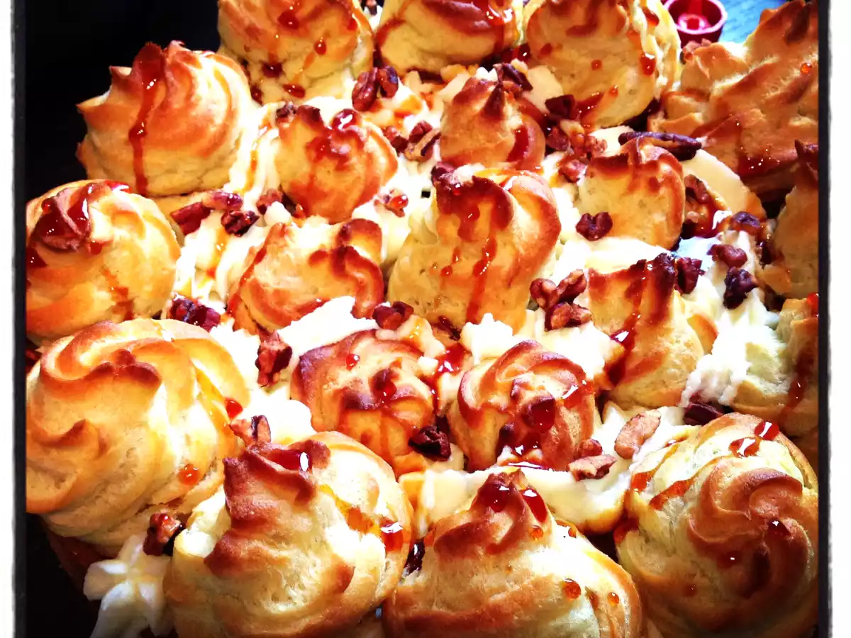 TARTA CHEESECAKE DE CAFÉ CON PROFITEROLES DE CHOCOLATE Y NATA - foto 3