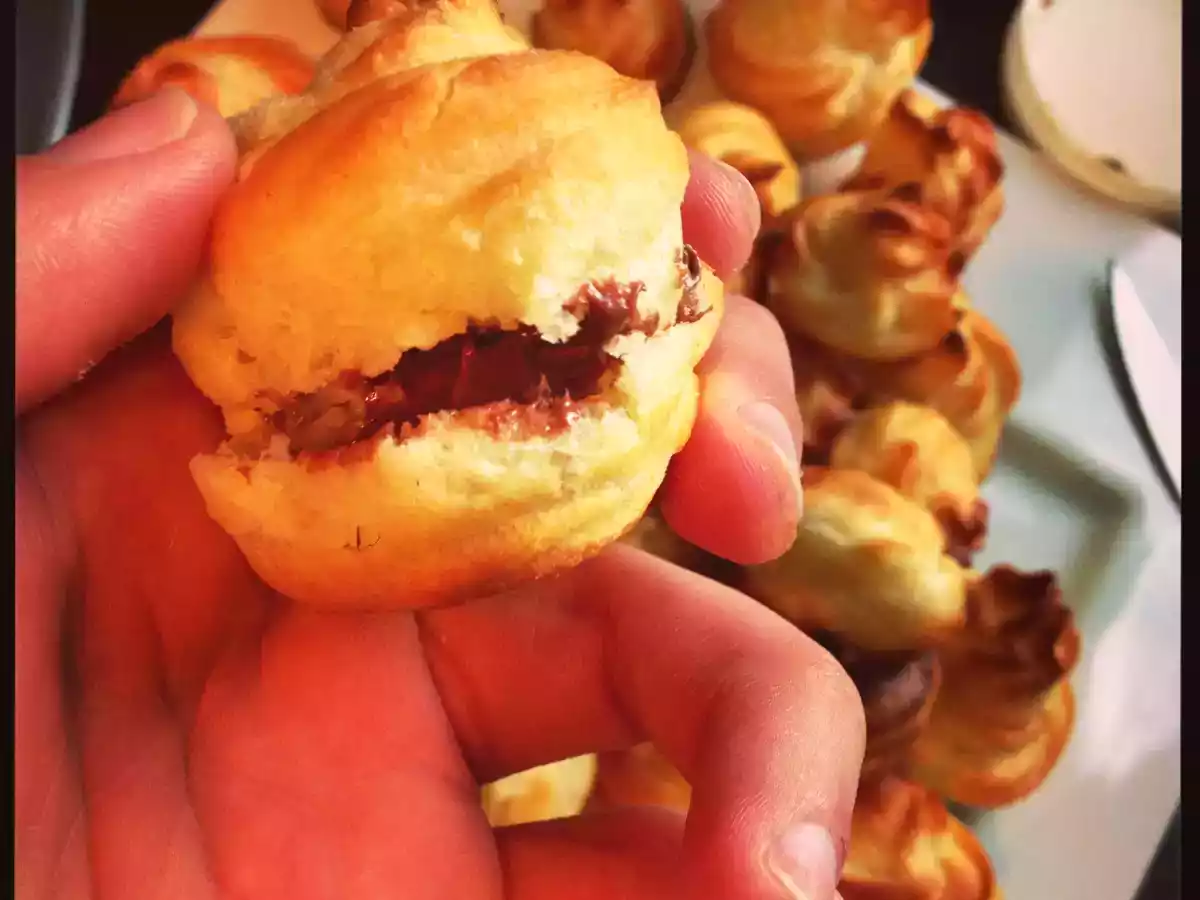 TARTA CHEESECAKE DE CAFÉ CON PROFITEROLES DE CHOCOLATE Y NATA - foto 6