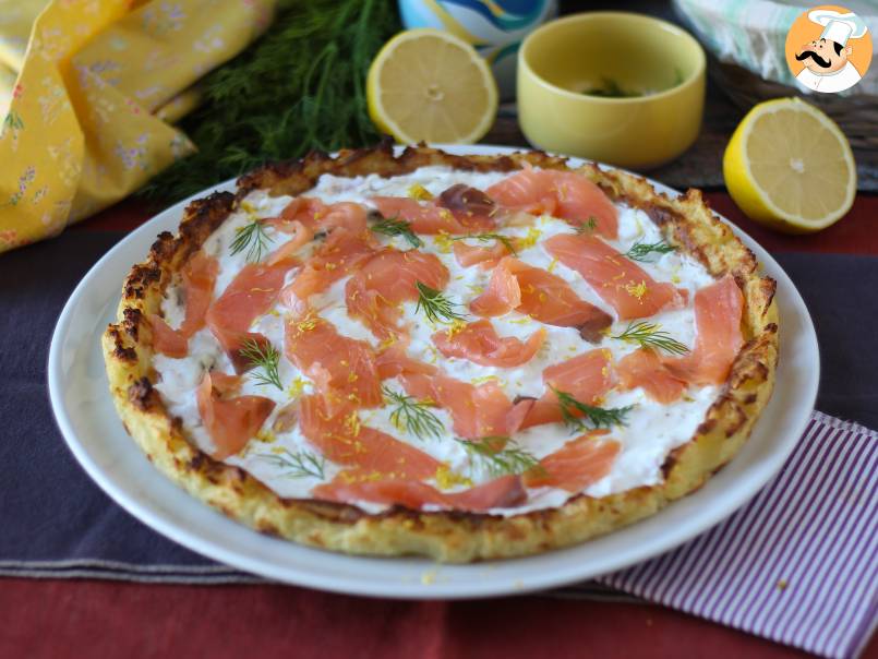 Tarta de patata, salmón ahumado, yogur griego y limón