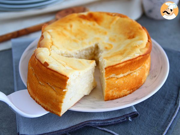Tarta de queso al horno cremosa con base de galletas - PequeRecetas