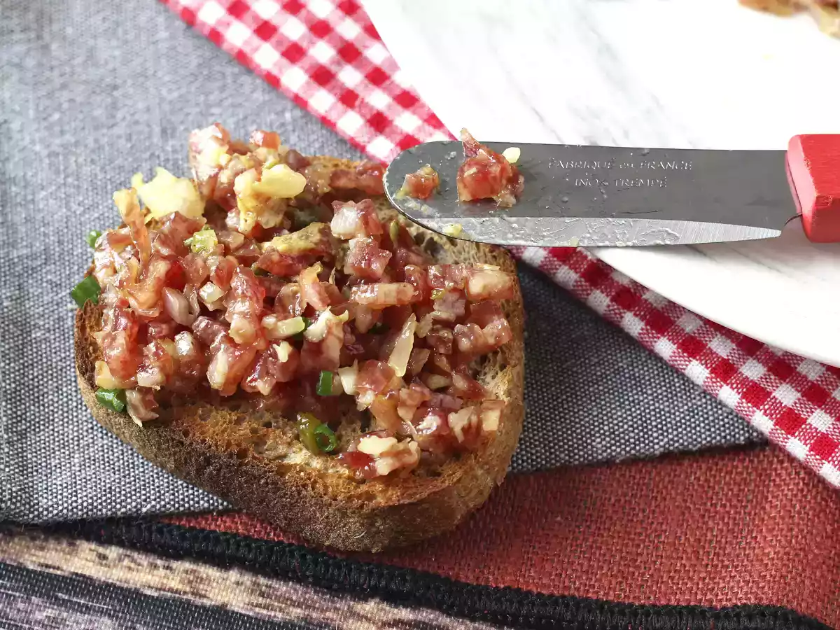 Tartar de fuet: una versión exprés del clásico steak tartar - foto 4