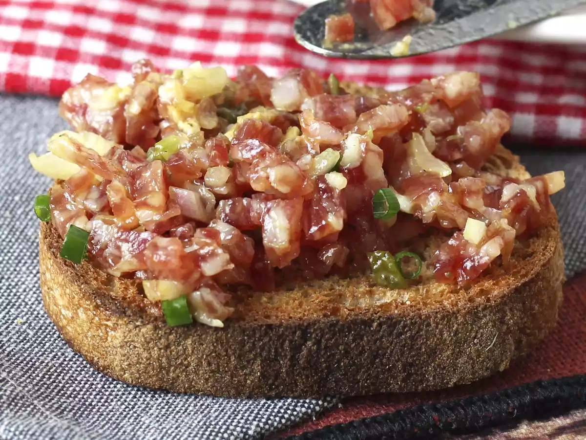 Tartar de fuet: una versión exprés del clásico steak tartar - foto 5