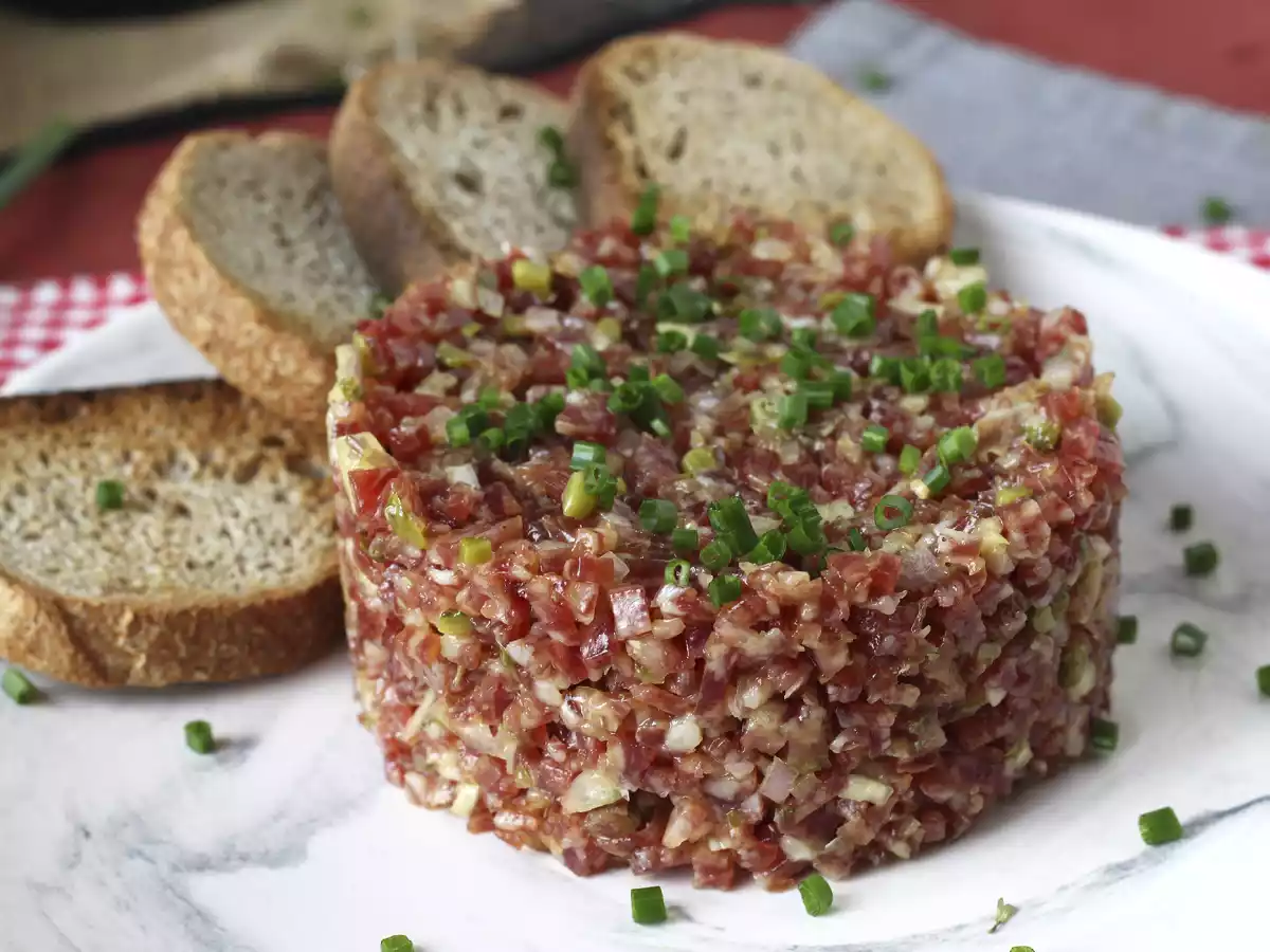 Tartar de fuet: una versión exprés del clásico steak tartar - foto 6