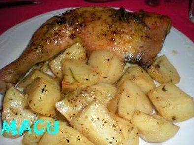 Traseros de pollo al horno con patatas - Receta Petitchef