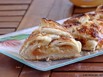 Trenza de hojaldre caramelizada de membrillo, queso de cabra y cebolla endulzada