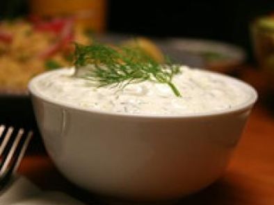 Tzatziki (crema de yogur con ajo y pepino)