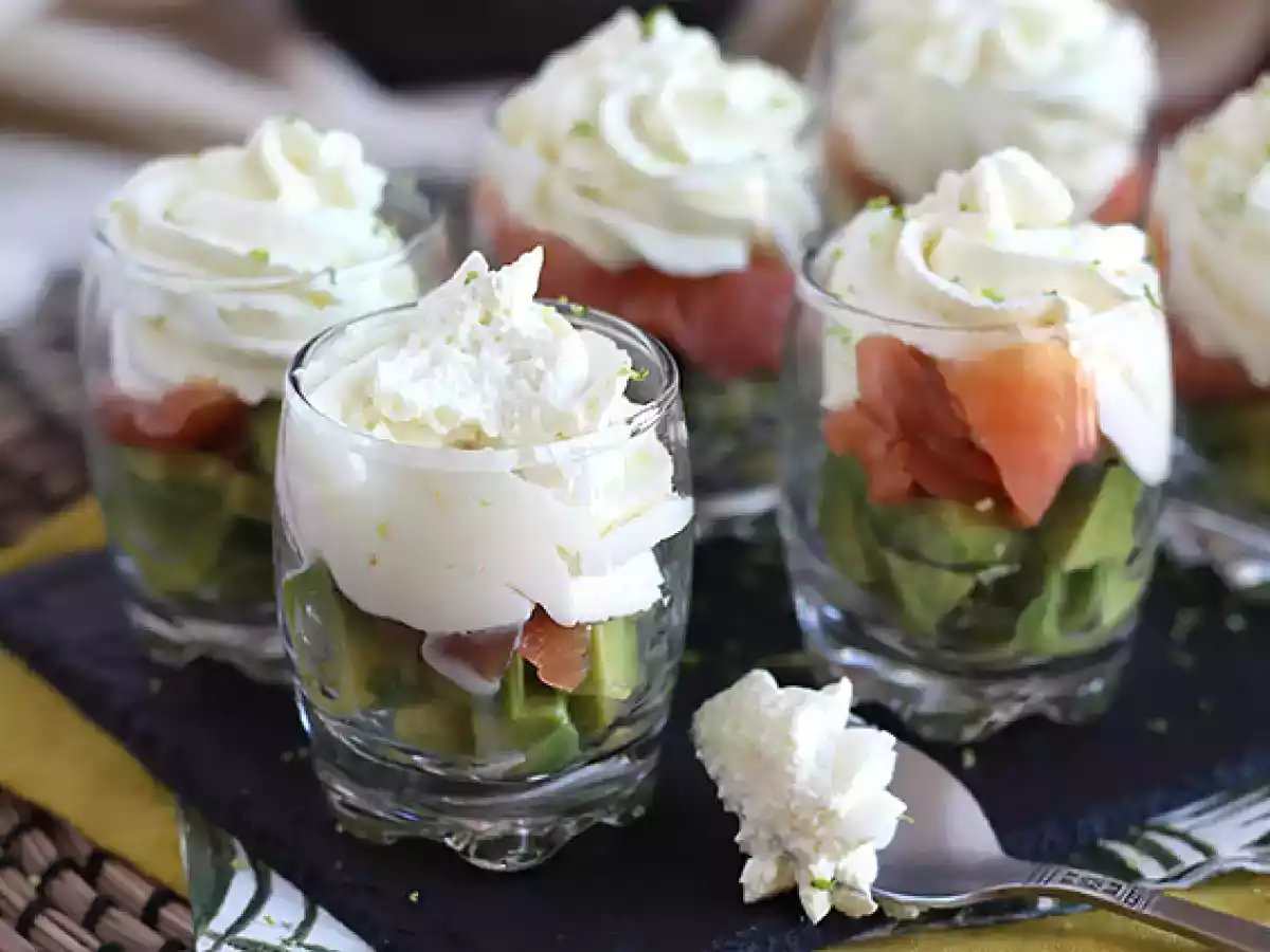 Vasitos de aguacate y salmón - foto 5